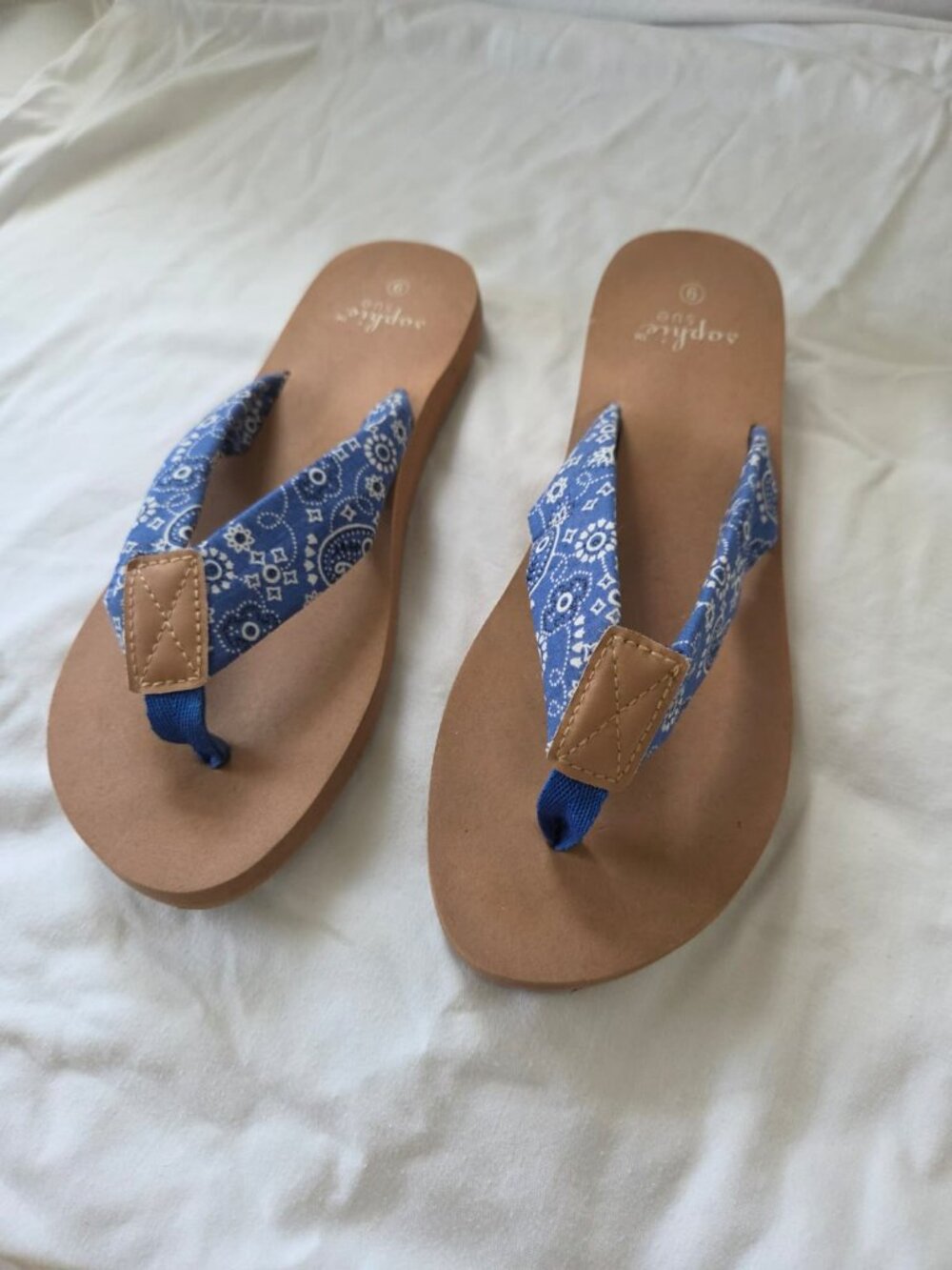 Sophie Sue women's size 9 blue flip flop
